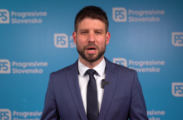 Šimečka: Som rád, že sa premiér Fico cíti lepšie. Na jeho politike sa však nič nezmenilo a jeho vystúpenie bolo sklamaním (video)