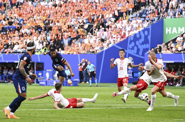 Poliaci mali na ME vo futbale dobrý rozbeh, no proti ofenzívne ladeným Holanďanom nezabodovali