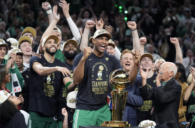 Tím Boston Celtics dominantným spôsobom zvládol piaty zápas, na konto si pripísal rekordný 18. titul (video)