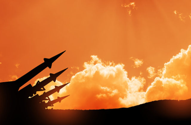 Ukrajina môže v sebaobrane použiť americké rakety na útoky v Rusku aj inde ako pri Charkove