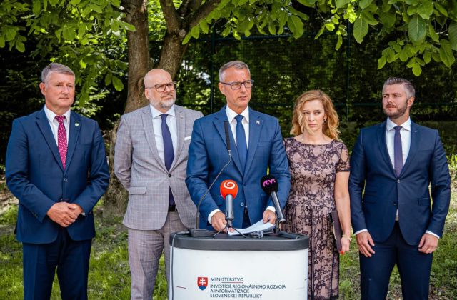 Minister Raši navštívil okresy Žilina a Bytča. Európske zdroje chce presunúť na prioritné potreby obcí a miest (video)