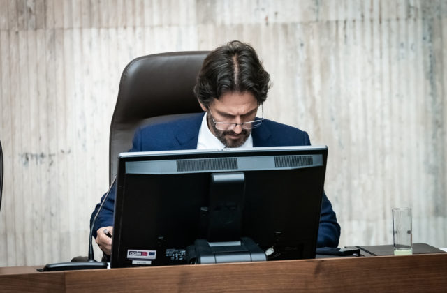 Minister školstva Drucker nemá informáciu, kedy by Fico mohol opäť viesť vládu (video)