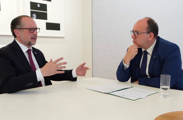 Sankcie podľa šéfa rakúskej diplomacie Schallenberga nenastolia mier, ale jasne ukazujú postoj