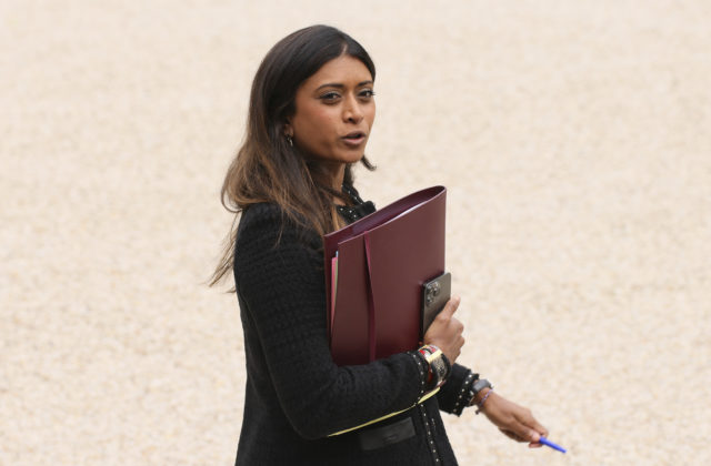 Hovorkyňa francúzskej vlády bola napadnutá počas kampane, dvaja ľudia utrpeli zranenia