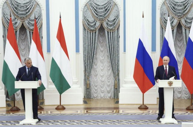 Orbán pricestoval na „mierovú misiu“ do Moskvy, rokovať bude s Putinom