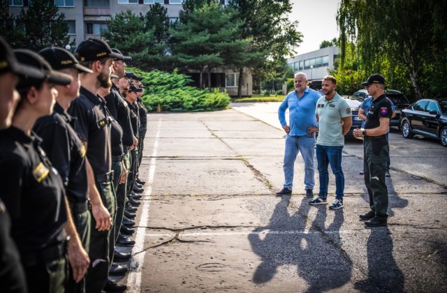 Slovenskí policajti boli vyslaní do Francúzska, pomôžu udržiavať poriadok počas letných olympijských hier (foto)