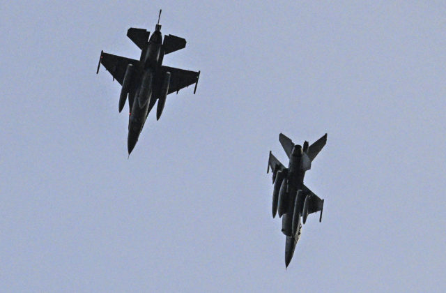 Lietadlá MiG-29 a F-16 sa podľa veliteľa slovenskej letky nedajú porovnávať (video+foto)