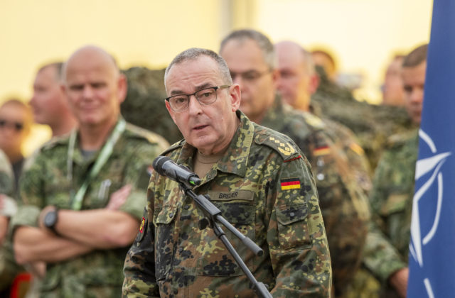 Ruská armáda sa orientuje na Západ, o päť až osem rokov bude pripravená na útok, tvrdí nemecký generál Breuer