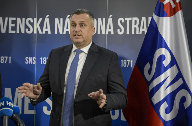 SNS podporila referendum za zrušenie protiruských sankcií, od parlamentu očakáva aj prijatie uznesenia – VIDEO