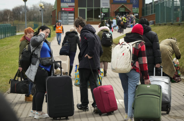 Doba vyplácania príspevku na ubytovanie Ukrajincom sa skráti o polovicu, rozhodla o tom vláda