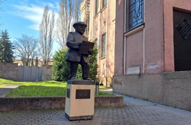 Košický maliar Ľudovít Feld bol dvorným maliarom Mengeleho, vďaka talentu prežil holokaust