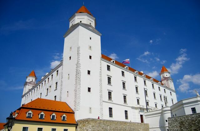 Bratislava schválila rozpočet na budúci rok, hovorí o výraznom znižovaní zadlženosti