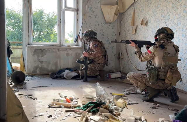 Rusko za uplynulý deň prišlo o viac ako 1 400 vojakov, Ukrajinci priblížili aj straty na technike