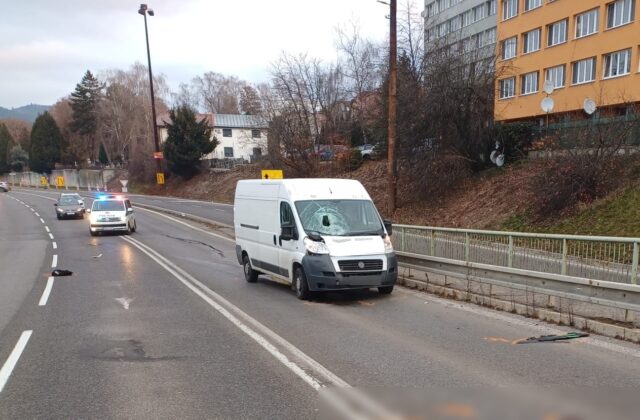 Vodič dodávky zrazil v Žiline chodca, ten utrpel vážne zrazenia – FOTO