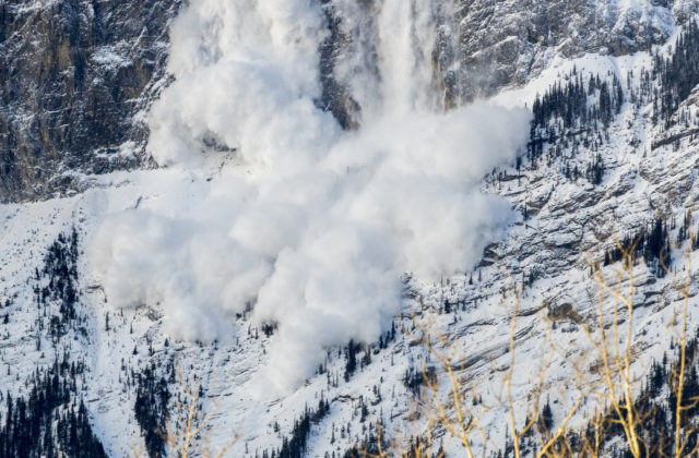 Lavínu na hore Pirin spôsobili lyžiari, zahynula pri nej jedna osoba