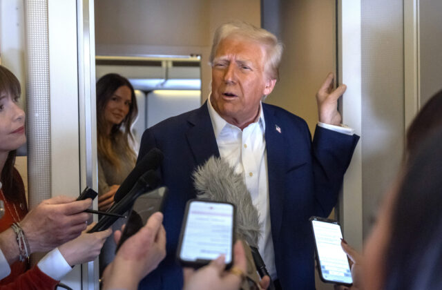 Trump predstavil plán na „vyčistenie“ Gazy, označil ju za „demolačné miesto“ po vojne medzi Izraelom a Hamasom