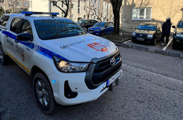 Bratislavskí mestskí policajti odmietajú spojenie s útokom na Ukrajinca, tvrdia, že ide o chybu