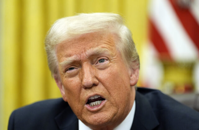 Trump varuje pred peklom v Gaze, ak do soboty neprepustia všetkých rukojemníkov