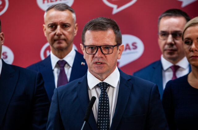 K určitému prerozdeleniu postov vo vláde podľa Kmeca dôjde. Nevylúčil, že by mohol nahradiť Rašiho