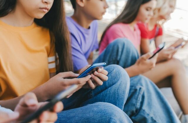 Veľa detí trávi prázdniny na sociálnych sieťach, detský ombudsman upozorňuje na možné riziká