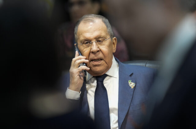 Európa podľa Lavrova nemôže rokovať o mieri na Ukrajine, pretože chce pokračovanie vojny