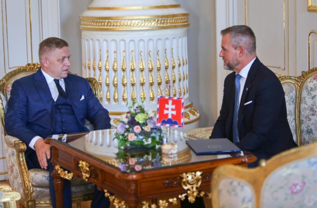 Pellegrini prijal Fica v Prezidentskom paláci, diskutovali o aktuálnej politickej situácii a možnostiach jej riešenia