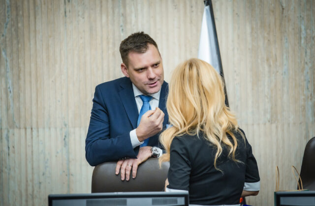 Taraba považuje svoje odvolávanie za absolútnu frašku, Šimkovičová kritizovala aj poslankyňu Jaurovú z PS