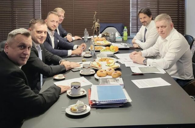Koaličná kríza je vyriešená, strany Smer-SD, Hlas-SD a SNS sa dohodli – FOTO