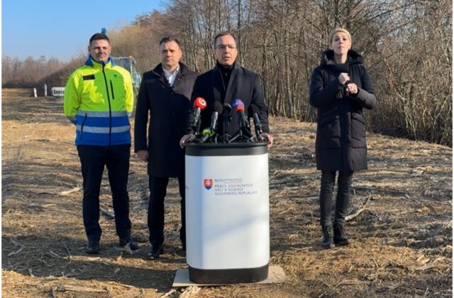 Ministri Tomáš a Taraba predstavili pilotný projekt Práca namiesto dávok, nezamestnaní budú pracovať v sociálnom podniku – VIDEO