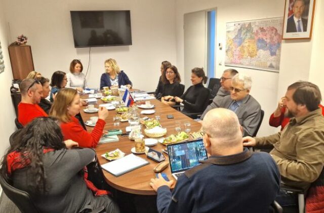 Úrad komisára zorganizoval okrúhly stôl, riešil zmenu legislatívy o prístupnosti výrobkov a služieb pre osoby so zdravotným postihnutím