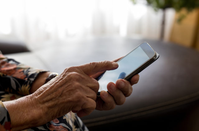 Polícia upozorňuje na podvodné telefonáty v Nitrianskom okrese, cieľovou skupinou sú seniori