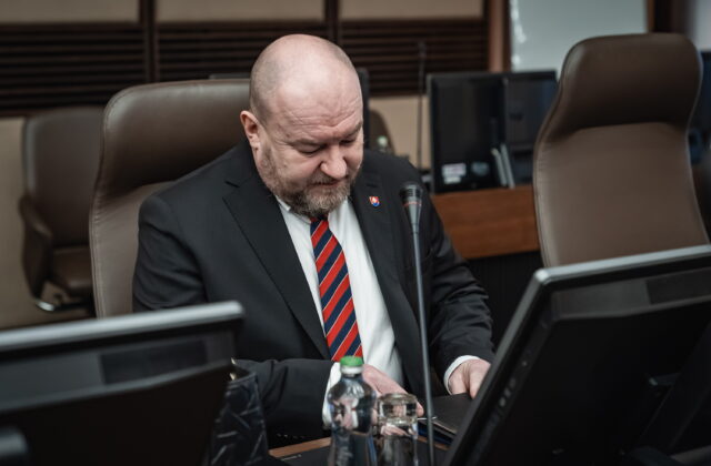 Huliak odmieta návrh opozície na zrušenie Ministerstva cestovného ruchu a športu, má pre ňu jasný odkaz