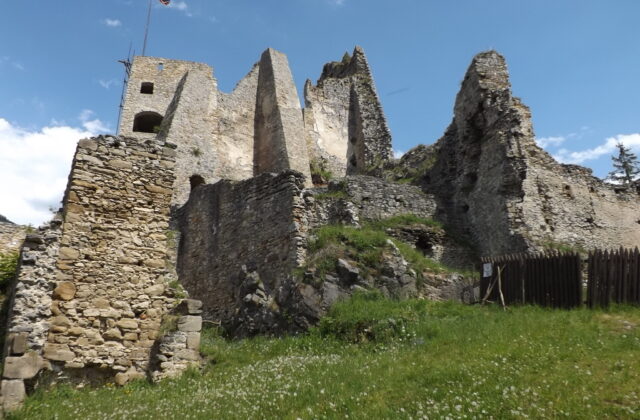 Začali sa práce na obnove hradu Likava, hotové majú byť na jeseň budúceho roka