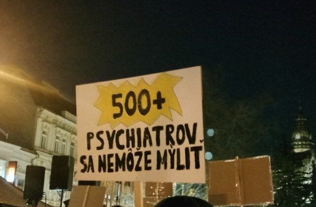 Košice opäť protestovali, v uliciach bolo 7-tisíc ľudí. Uctili si aj obete tragédie vo Veľkom Šariši – FOTO