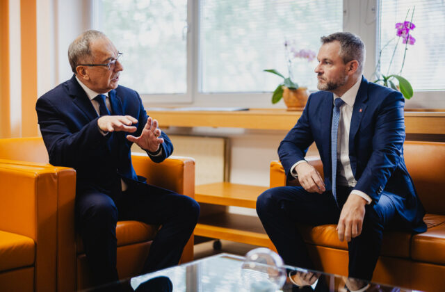 Pellegrini si uctil 80. výročie oslobodenia mesta Zvolen, rokoval aj s primátorom Maňkom – VIDEO, FOTO