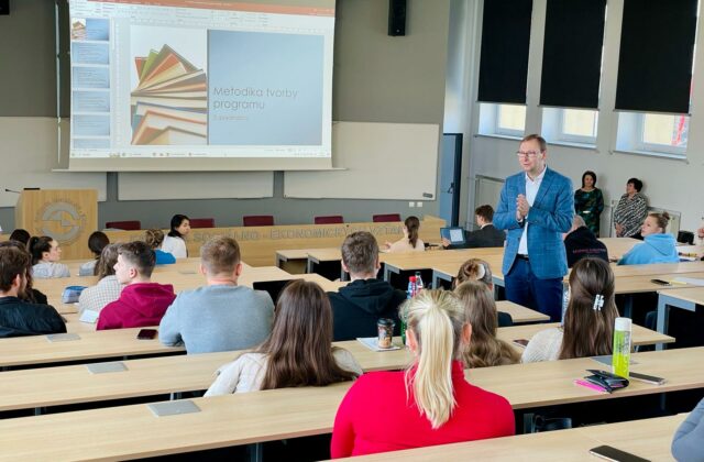 Buduj kariéru vo verejnej správe, študuj manažment verejnej správy na Trenčianskej univerzite