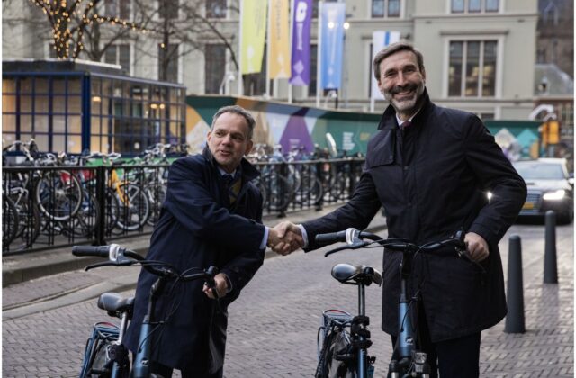 Blanár rokoval s holandským ministrom zahraničia o nových investíciách, na stretnutie sa doviezli bicyklami – FOTO 