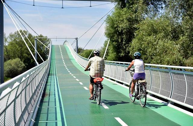 Bratislavskí poslanci prerokovali viacero vecí, schválili rozvoj cyklistickej dopravy aj zámenu pozemkov