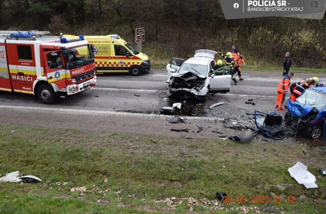 Pri Ladomerskej Vieske sa stala tragická dopravná nehoda, na mieste zraneniam podľahla 54-ročná žena – FOTO