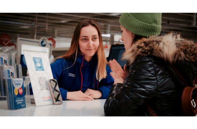 Tesco zavádza Pokojnú hodinku a Online tlmočníka pre nepočujúcich