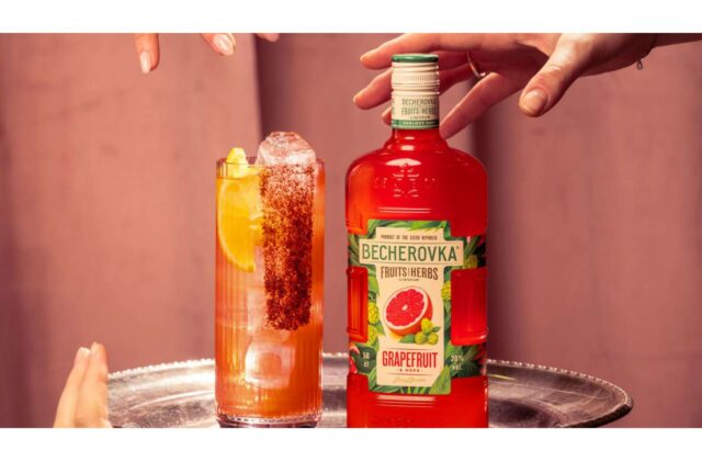 Grapefruit & Hops – Becherovka rozširuje ponuku likérov o novinku s príchuťou grepu a chmeľu
