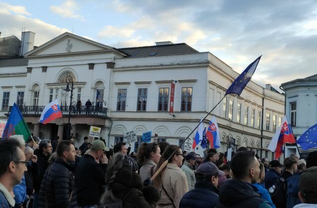 Košičania opäť protestovali. My sme vaša nočná mora, vyhlásila slamerka – VIDEO, FOTO