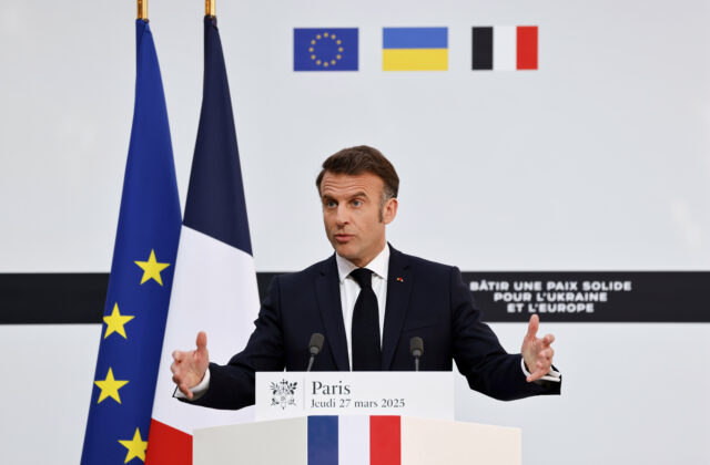 Macron môže zastupovať Európu pri rokovaniach s Putinom, údajne je na to pripravený „v správny čas“