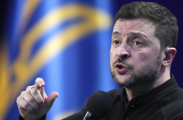 Zelenskyj telefonoval so Starmerom aj Macronom, spojencov vyzýva na jasné kroky k udržateľnému mieru