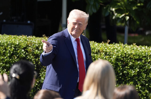 Trump chce na presadzovanie svojich domácich opatrení použiť aj armádu