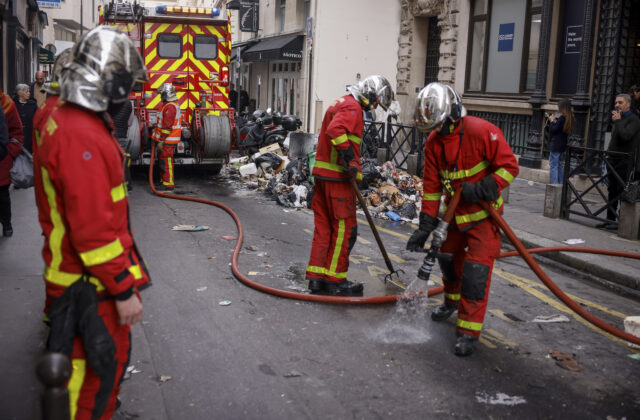 Centrom Londýna otriasol výbuch a elektrickú rozvodňu zachvátil požiar
