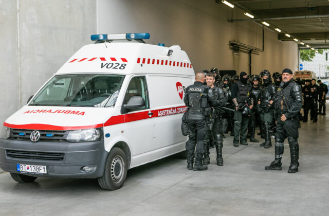 Na poriadok v Dunajskej Strede dohliadnu policajti z celého Slovenska, mesto odporúča zatvoriť bary