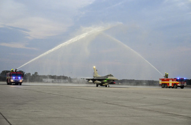 Návštevníci osláv 80. výročia víťazstva nad fašizmom v Piešťanoch uvidia aj prelet stíhačiek F-16