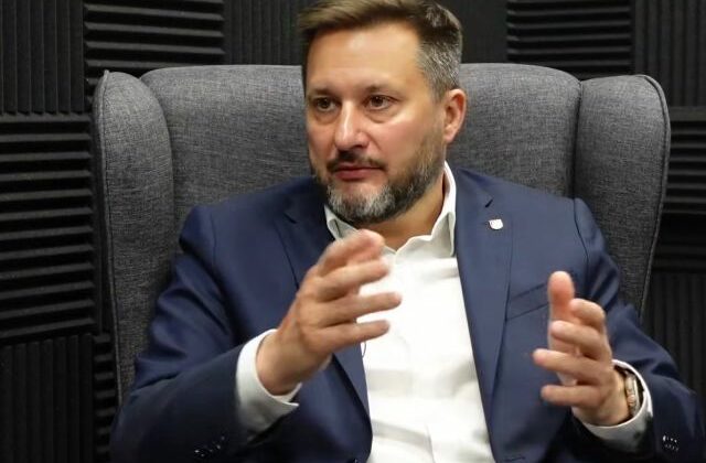 Nebudem sa ospravedlňovať za to, že máme väčšinu v zastupiteľstve, uviedol Vallo – VIDEO