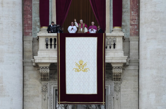 Predstavenie nového pápeža Leva XIV. verejnosti zažili vo Vatikáne aj východniari – VIDEO